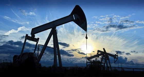 النفط يتجه لتسجيل أقوي أداء فصلي في 10 سنوات