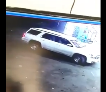 فيديو.. سرقة “تاهو” تركها السائق قيد التشغيل أمام مجمع تجاري بنجران