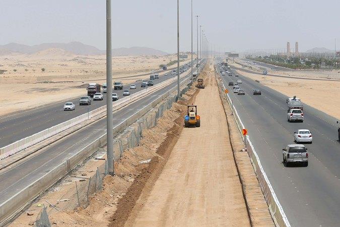 “النقل”: تغريم من يقطع سياج الطريق 50 ألف ريال مع تحمل تكلفة إصلاحه