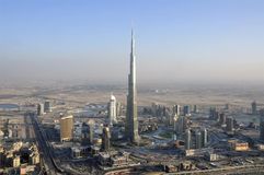 أطول 10 مبانٍ في العالم.. من بينها برج يقع في مكة المكرمة
