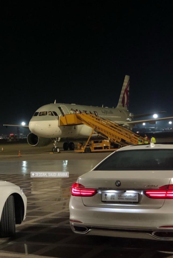 وصول طائرة قطرية إلى مطار جدة.. فمن على متنها!!
