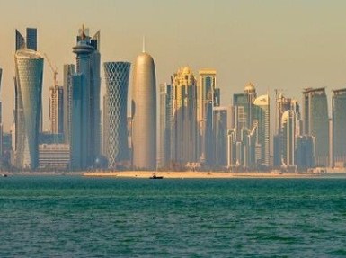 قطر ذات الوجهين.. هجوم على الترفيه بالمملكة وإحياء حفلات موسيقية بالدوحة