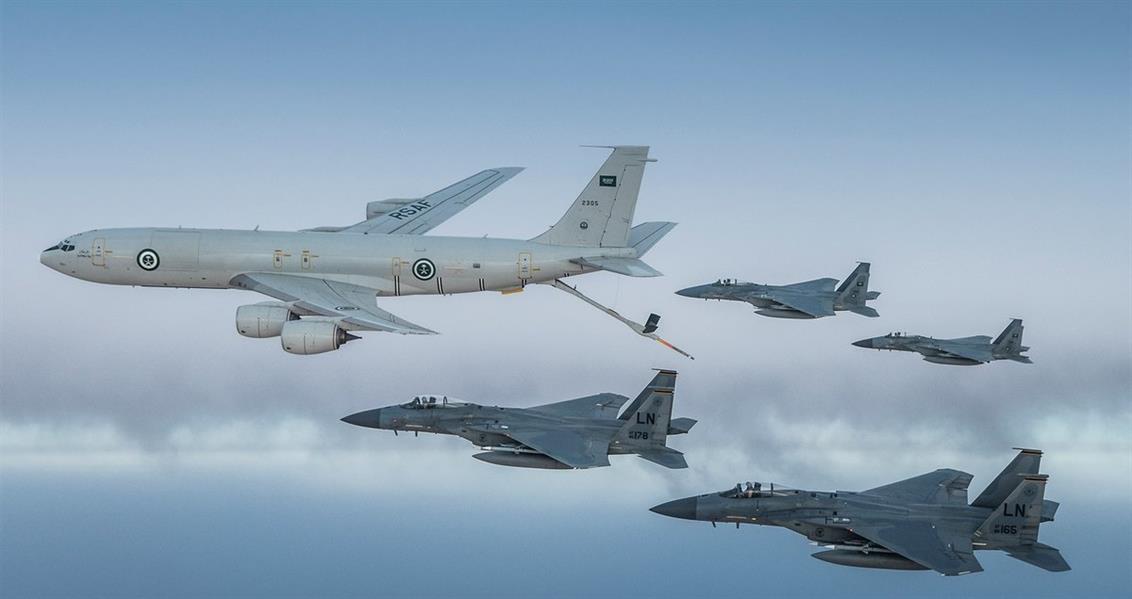 شاهد.. مقاتلات F- 15C سعودية وأمريكية تحلق في الخليج.. و”الدفاع” توضح أهداف المهمة