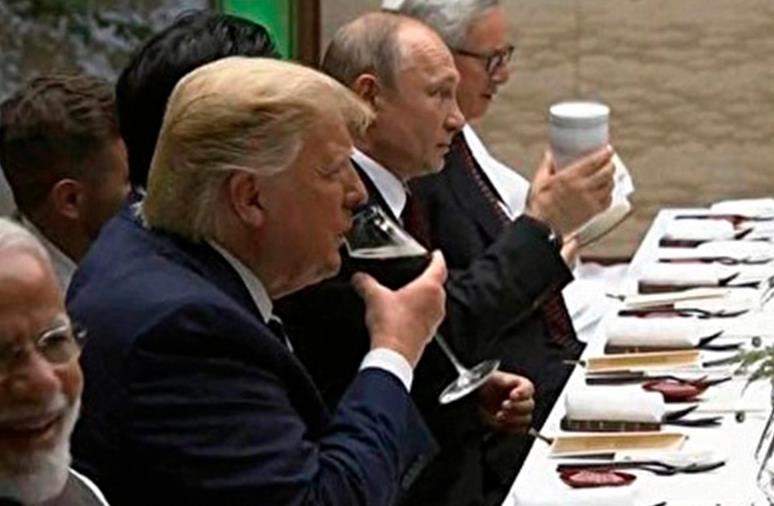 هل يخشى التسمم؟.. بوتين يلفت الانتباه بعد ظهوره بكوب خاص خلال عشاء قمة العشرين (فيديو)