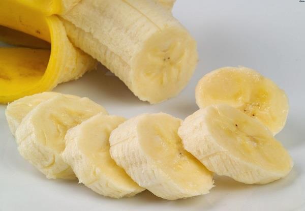 ماذا يحدث للجسم عند تناول الموز على معدة خاوية؟