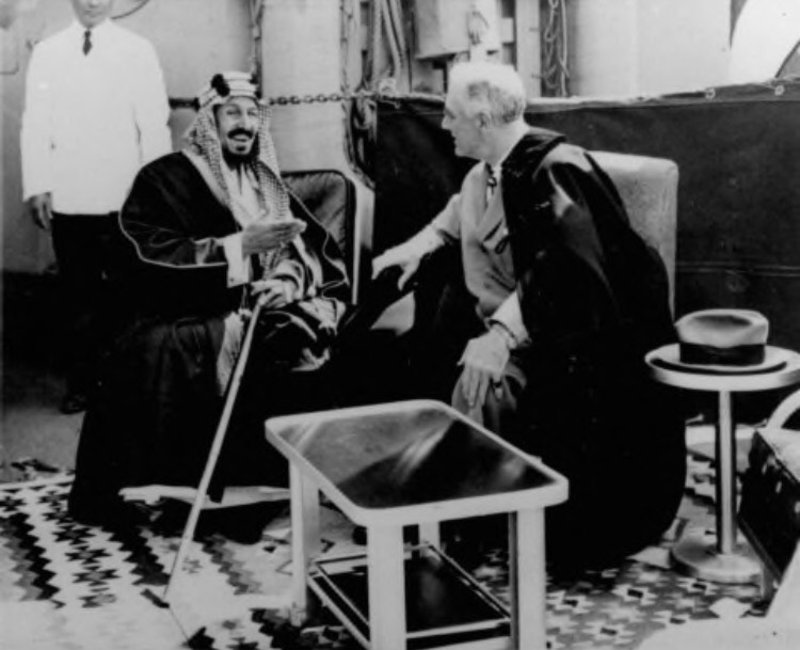 الملك عبدالعزيز قطع اجتماعه مع روزفلت لهذا السبب!