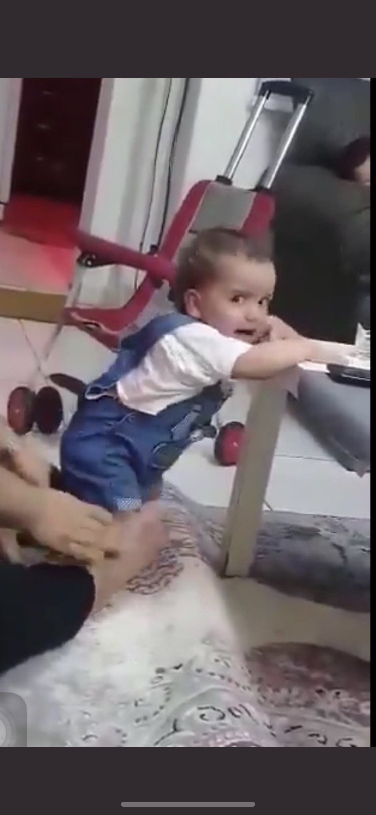 بعد انتشار مقطع #معذب_طفله والدها يظهر بفيديو جديد و يكشف المفاجآت !!!