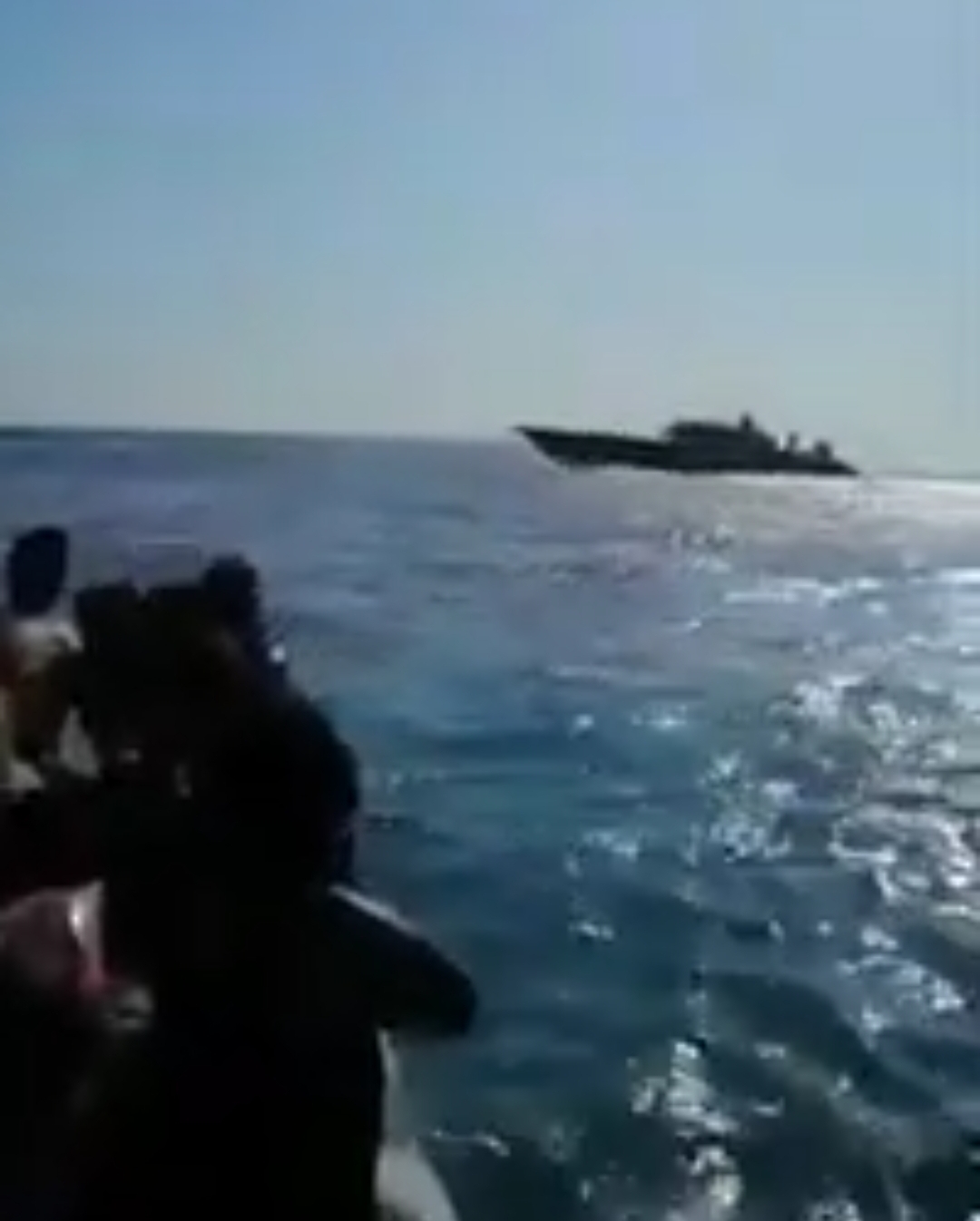 خفر السواحل التركية تلاحق اللاجئين النافرين الى الحدود اليونانية وتعيدهم الى الاراضي التركية قسرا