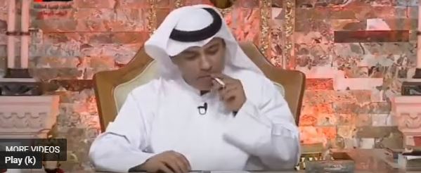 شاهد.. مذيع كويتي يدخن على الهواء: أنا قدوة سيئة