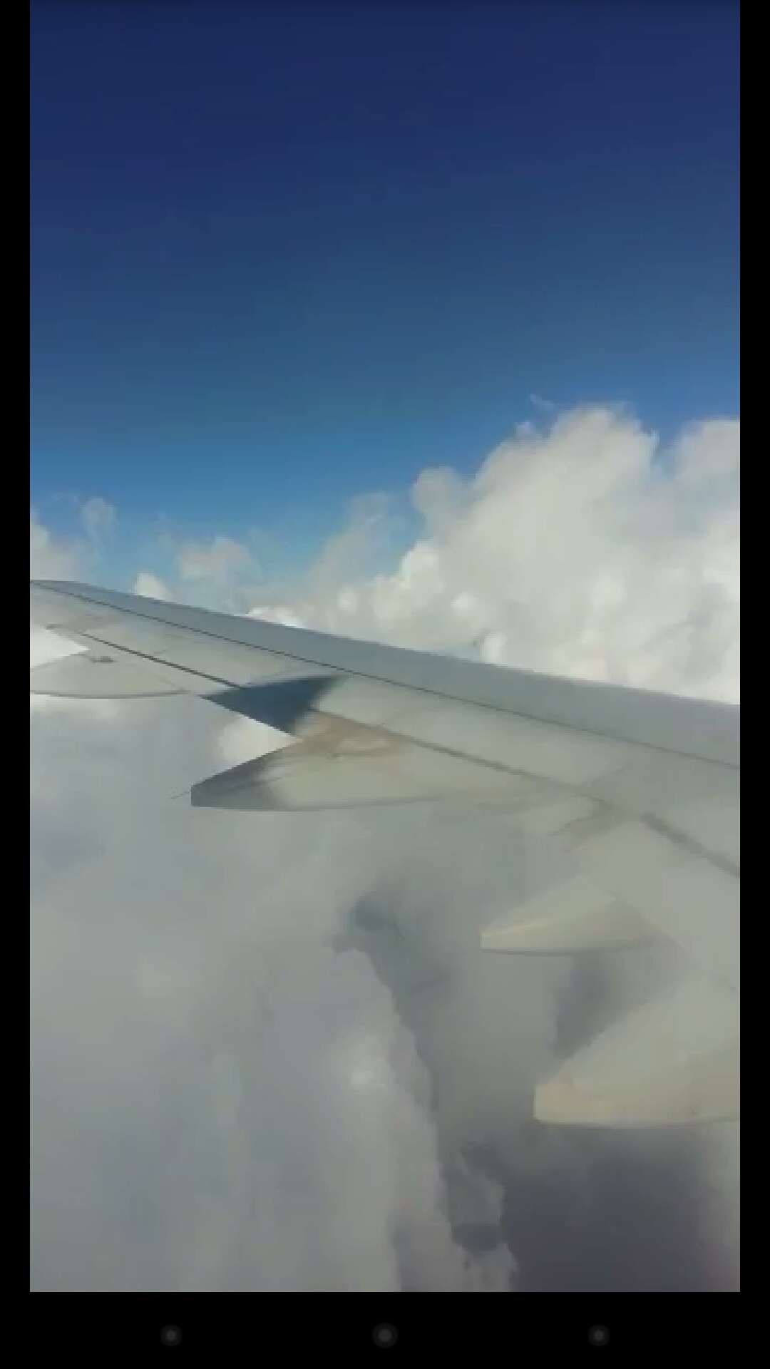 فيديو.. مطبات هوائية واهتزاز طائرة أثناء رحلتها إلى الباحة