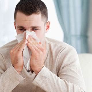 كيف تفرق بين نزلة البرد والإنفلونزا؟.. إليك 9 أعراض مختلفة