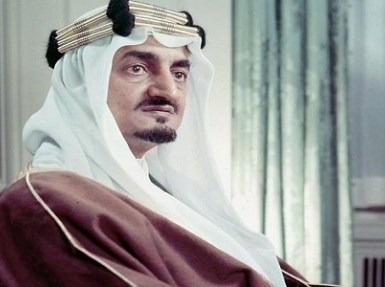 «تاريخ آل سعود» يقصف جبهة إخواني هارب اتهم الملك فيصل زورا