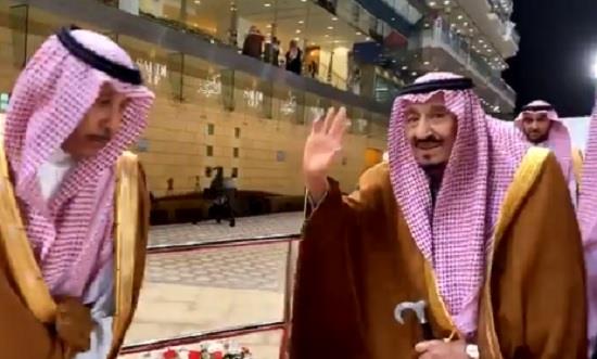 شاهد.. رد فعل الجمهور عند دخول خادم الحرمين ميدان الملك عبدالعزيز للفروسية