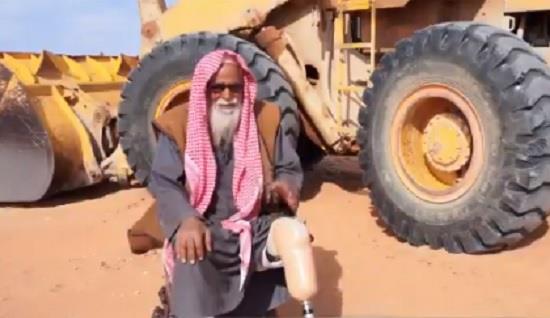 فيديو.. قصة مسن سعودي مبتور القدم يعمل على الشيول منذ أكثر من 45 عاماً