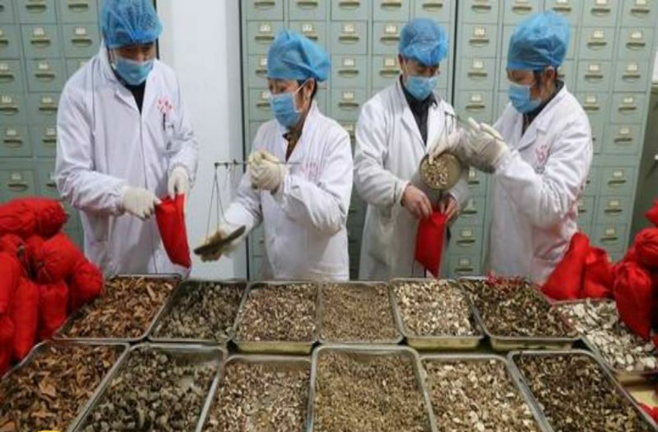 مسؤول صيني يكشف السر في شفاء أكثر من 74 ألف مصاب بـ “كورونا”