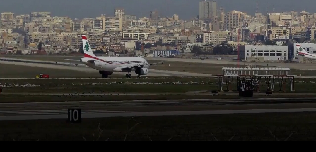 طائرة قطرية تهبط في مطار بيروت !