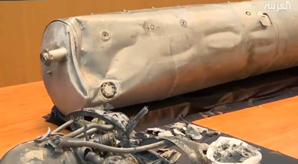 فيديو يعرض أشلاء الصاروخ الحوثي والمالكي يعلق: نامت الرياض مطمئنة
