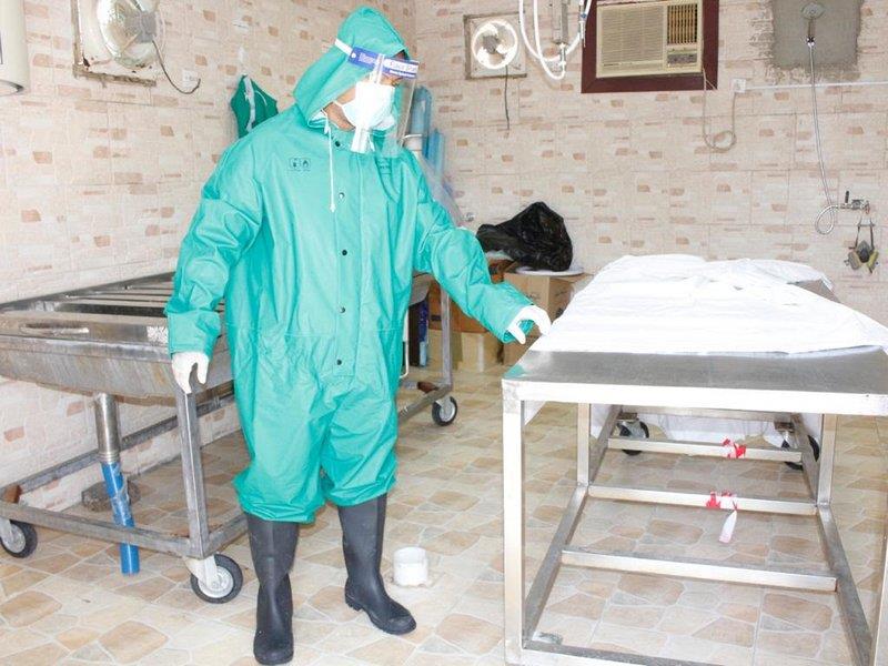 مدير مغسلة أموات بمكة يوضح آلية تغسيل المتوفين بـ “كورونا” (صور)