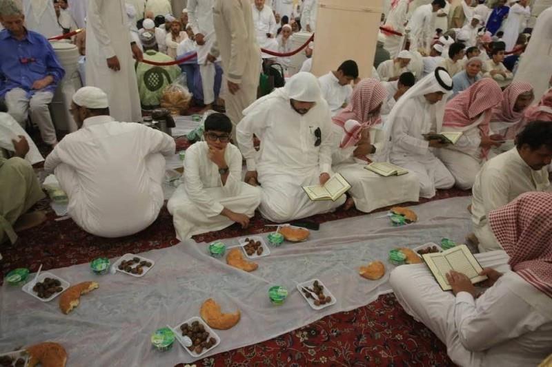 تجنباً لـ”كورونا”.. إيقاف خدمات الإفطار خلال شهر رمضان بالمسجد النبوي