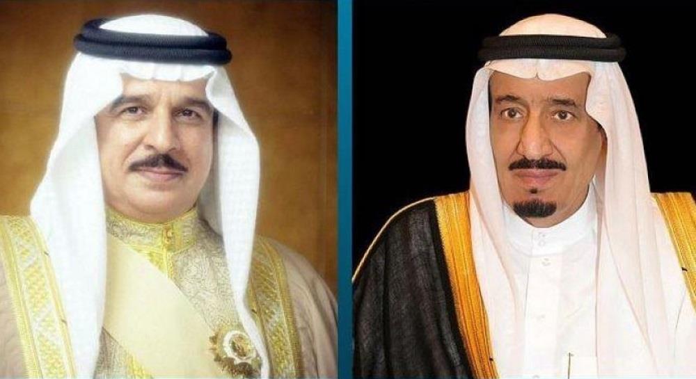 خادم الحرمين يتلقى اتصالاً هاتفيًا من ملك البحرين هنأه فيه بقرب عيد الفطر المبارك