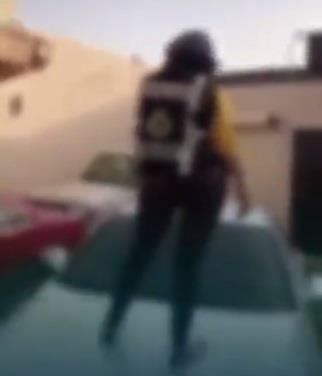الجهات الأمنية بالرياض تقبض على شاب وفتاة ظهرا في فيديو يرتديان سترة “الأمن العام”
