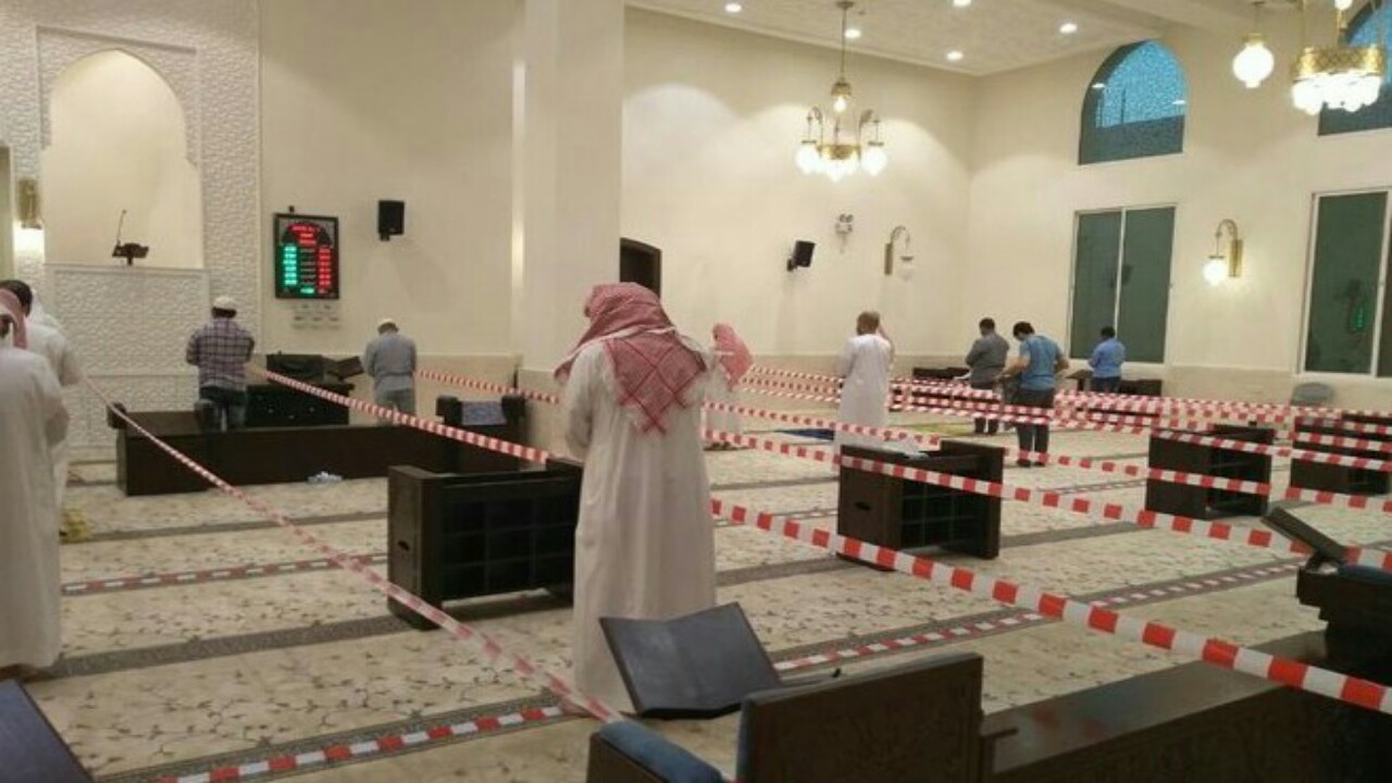 السبب وراء إزالة الحواجز في مسجد بالرياض
