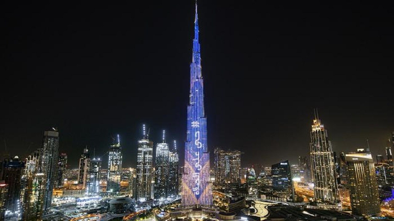 ” حي على الصلاة ” تزين برج خليفة مع إعادة فتح مساجد الإمارات