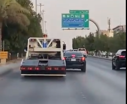 فيديو يوثق تهور سائق “سطحة” ومضايقته للمركبات على أحد الطرق الرئيسة بالرياض