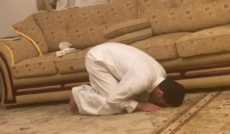 فيديو.. شاب يحتفل بحصوله على سند متصل إلى النبي ﷺ في القرآن الكريم