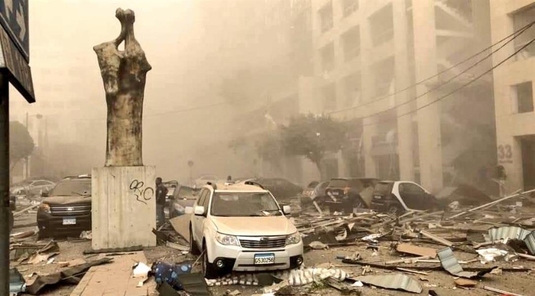 شاهد.. أضرار ضخمة خلّفها انفجار بيروت حتى بُعد 5 كيلومترات من موقعه