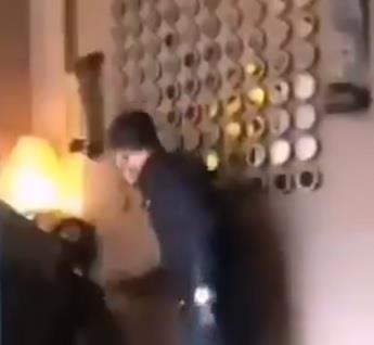 استياء من فيديو متداول يظهر تطاول موظف على زميلته في مقر عملهما