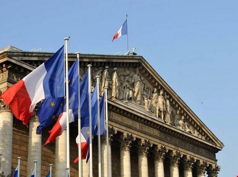 فرنسا تدعو دول الشرق الأوسط لمنع مقاطعة منتجاتها