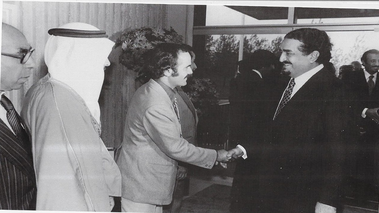 صورة نادرة لخادم الحرمين والملك فهد في مطار أورلي قبل 41 سنة