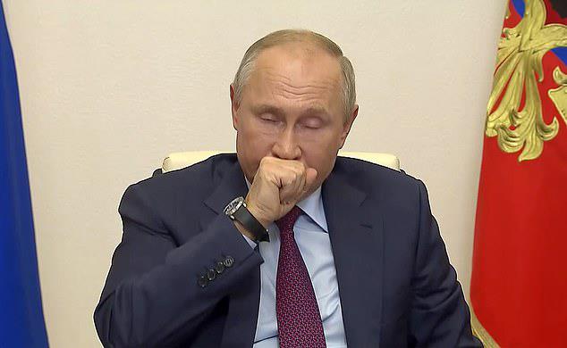 فيديو.. بوتين يتعرض لنوبة سعال خلال اجتماع على الهواء. و”الكرملين” يعلق