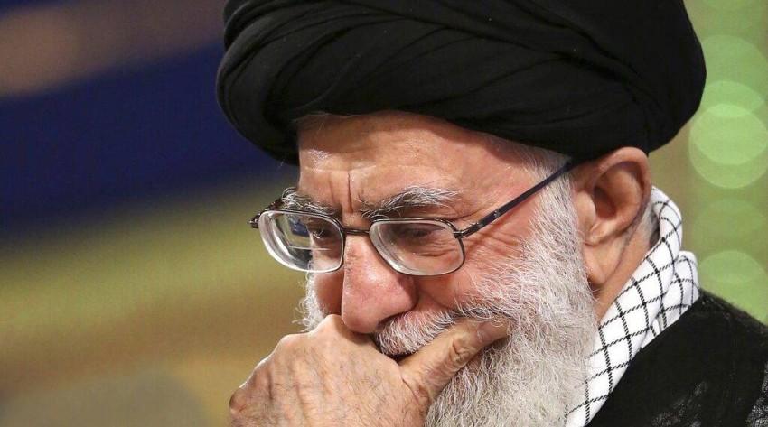 أنباء شبه مؤكدة عن وفاة مرشد الثورة الإيرانية “علي خامنئي”