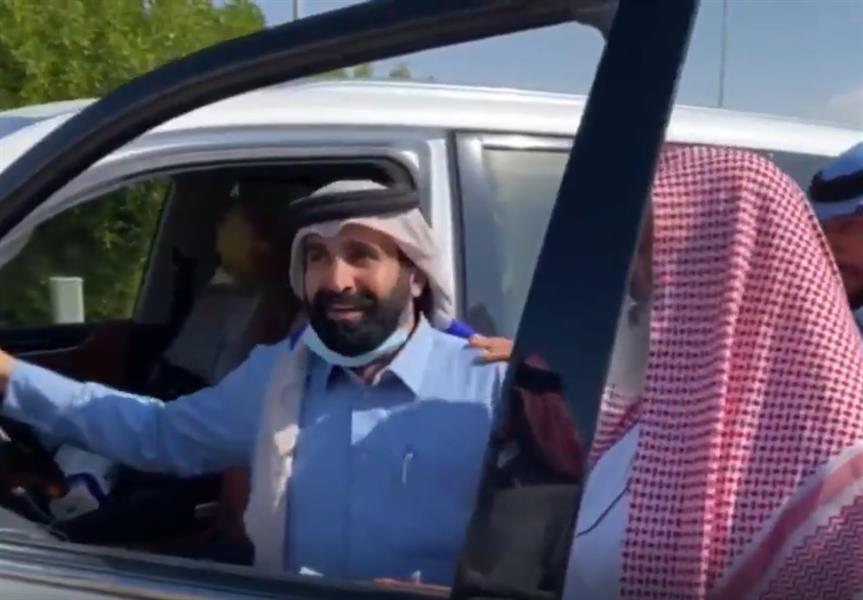 فيديو.. ماذا قال أول قطري عبر منفذ سلوى إلى المملكة؟ وكيف رحب به المواطنون؟