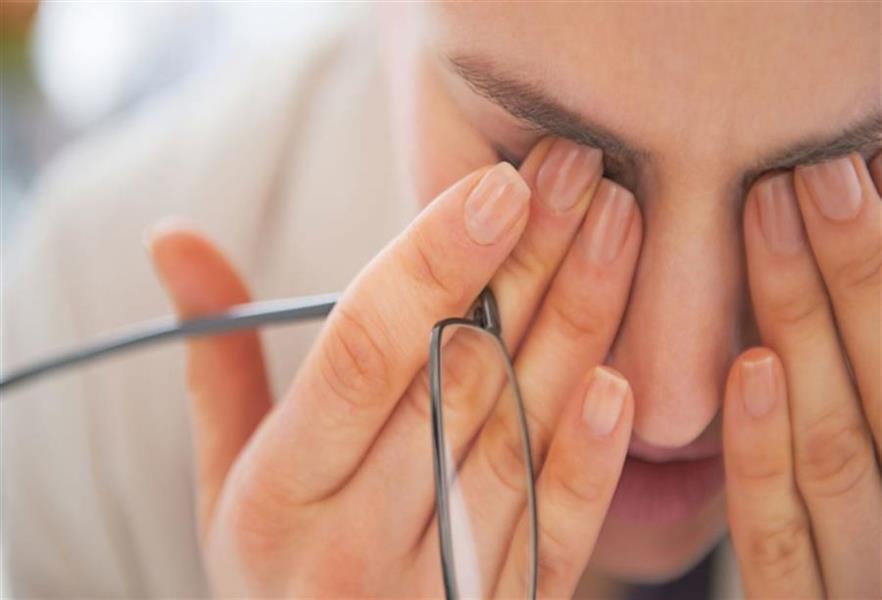 معالج شعبي يدعي اختراع 15 دواء لعلاج العمى وأمراض العيون .. واستشاري يحذر من مكوناتها