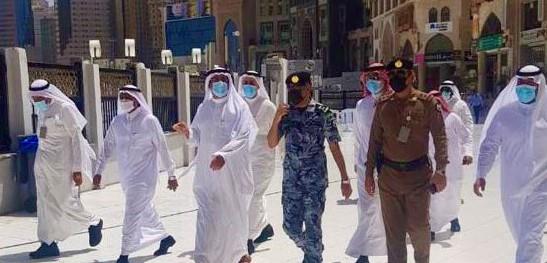 وزير الحج يقف على الاستعدادات بالمسجد الحرام لاستقبال المُعتمرين برمضان