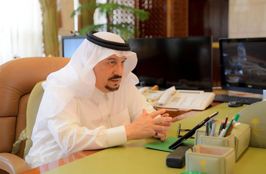 أمير الرياض يشدد على استخدام باركود التجمع في الأسواق وضبط غير الملتزمين بالحجر الصحي في المنطقة