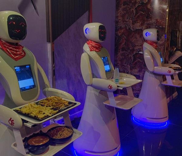 ما قصة مطعم “الروبوتات” في جازان؟