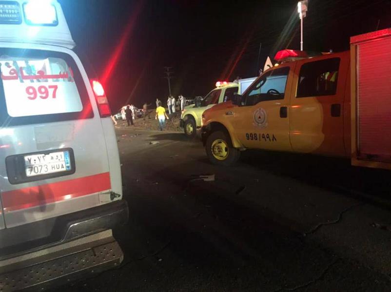 مصرع وإصابة 12 شخصاً بحـادث تصادم مروع على طريق “المدينة – القصيم”