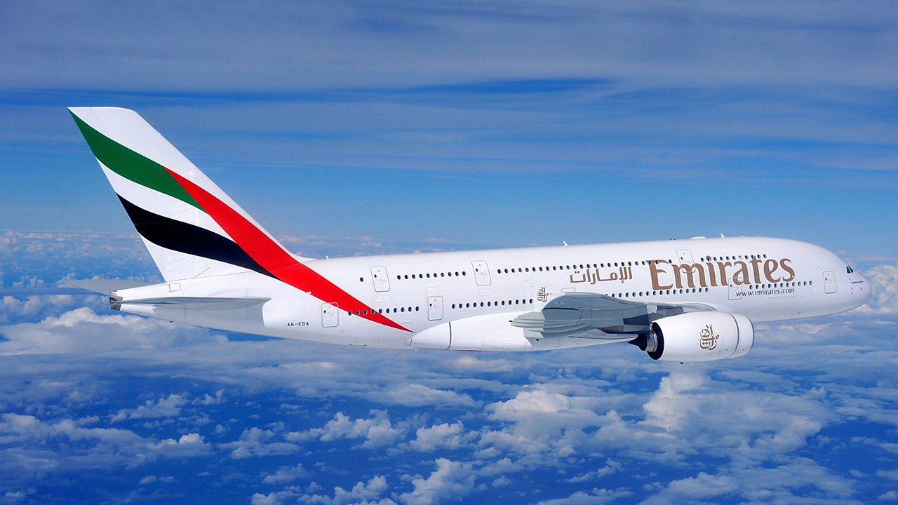 طيران الإمارات تنقل 5% من لقاحات كورونا عالمياً عبر دبي