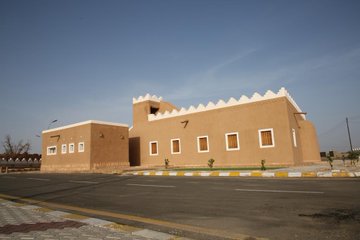 من مشروع ولي العهد لتطوير المساجد التاريخية.. جامع عقلة الصقور بالقصيم (صور)