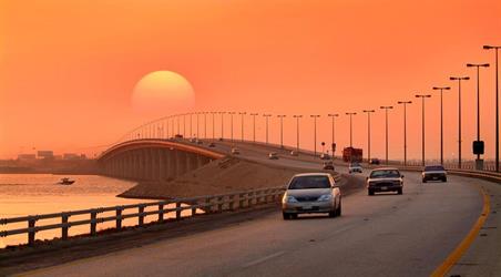 مصادر بحرينية: البحرين لن تلزم القادمين إليها عبر جسر الملك فهد بالحجر الصحي
