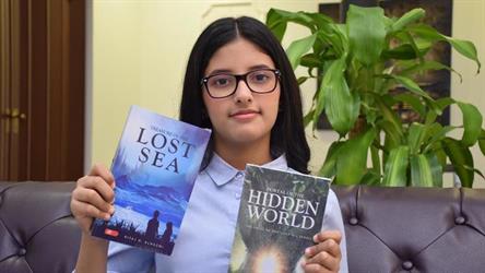 فتاة سعودية تحصل على لقب أصغر مؤلفة سلسلة روايات في العالم .. ووزير الثقافة يهنئها