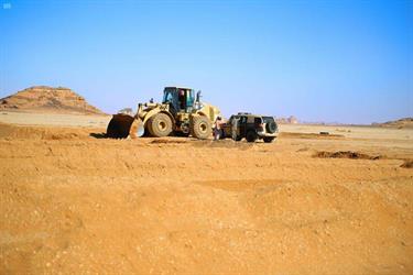 “الأمن البيئي” يضبط مخالفين ينقلون الرمال ويجرفون التربة دون تصريح بـجدة