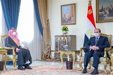 الرئيس المصري “السيسي” يستقبل وزير الرياضة (صور)