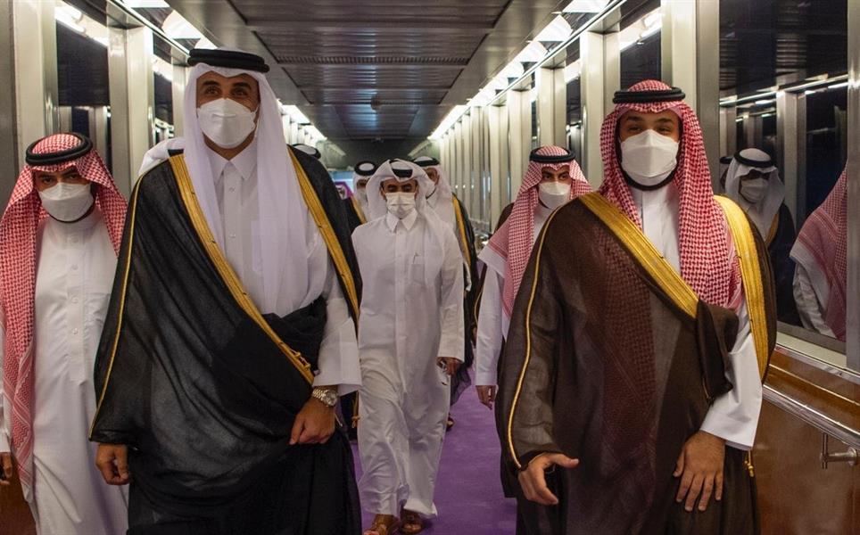 ولي العهد يستقبل أمير قطر بمطار الملك عبدالعزيز الدولي في جدة (فيديو وصور)