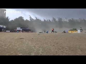 إعصار عنيف يحاصر العديد من السياح في الصين