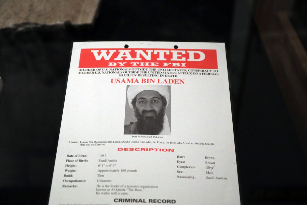 احتفظت بوثائق سرية عن بن لادن.. مسؤولة أميركية متهمة